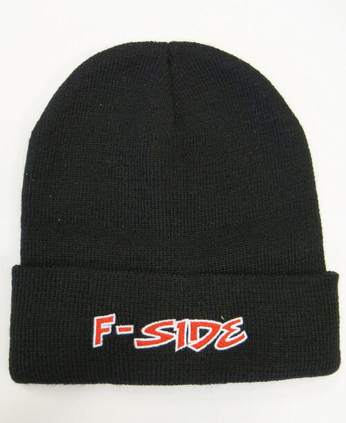 Muts met het logo van F-side