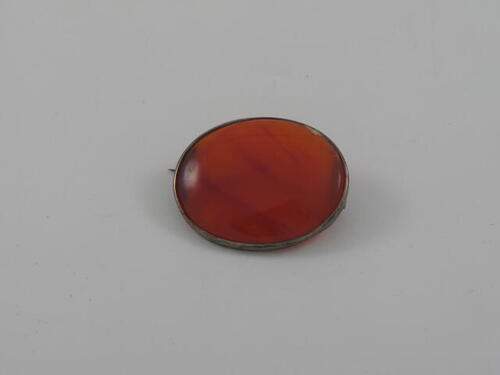 Doos met eigendommen weeskind (broche)