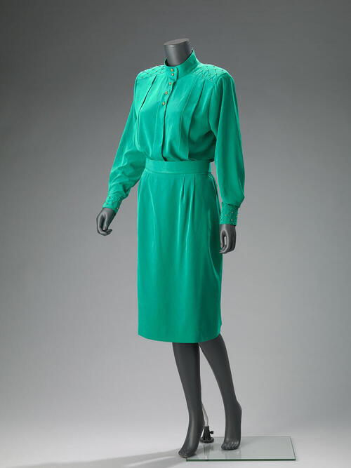 Groene blouse, rok en ceintuur