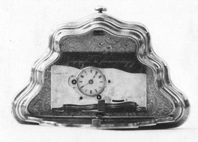 Beursje met uurwerk