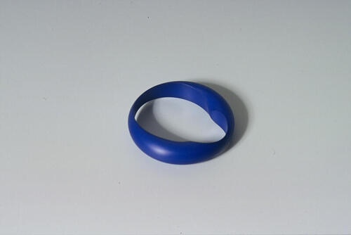 Armband van uitgefreesd nylon