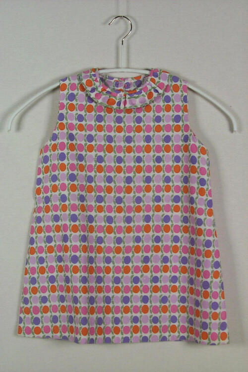 Kinderjurk Ploegstof met roze, oranje en paarse appeltjes