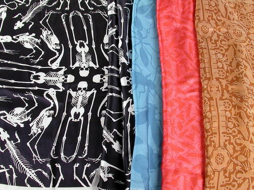 Stalen van geprinte zijden sjaal 'Insects Pattern', 'Skeleton Scarf', 'titel onbekend'