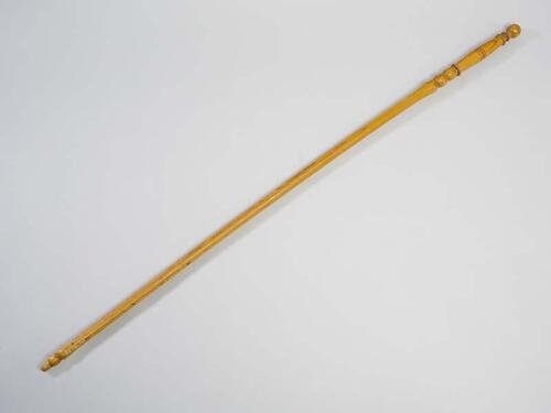 Wandelstok met gedraaide houten greep