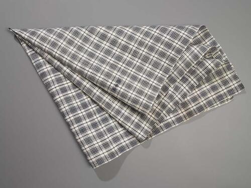 Hindelooper sondook met ingeweven ruit in wit en blauw en met geborduurde initialen N T, voor de…