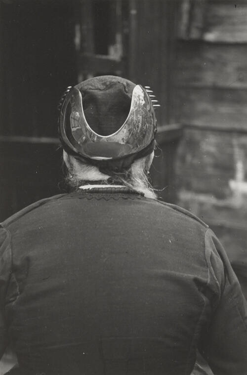 Maria van der Zwan-Moerman in Vlaardingse dracht, 1950