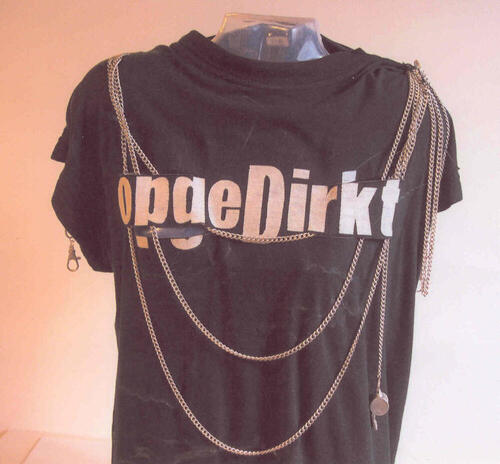 Kostuum van Dirk van den Broek-materiaal (t-shirt)