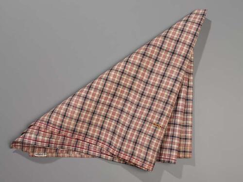 Hindelooper sondook met ingeweven ruit in wit, rood en blauw en geborduurde initialen I, hart en A