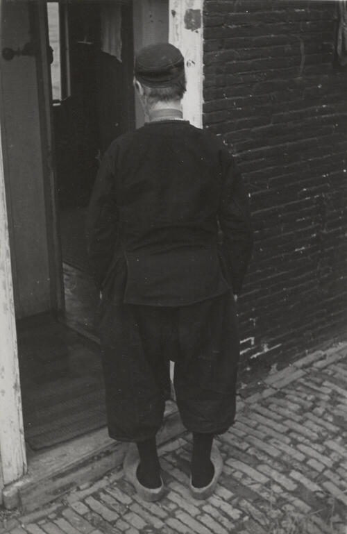 Man in Volendammer dracht, 1946