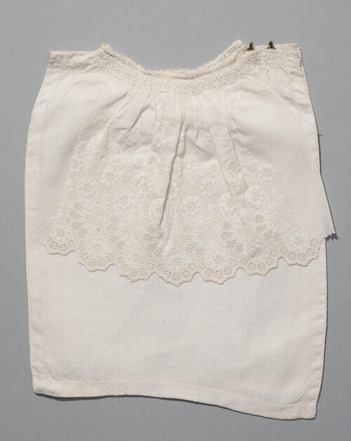 Zondagse beuk voor meisje, Walcheren, circa 1900