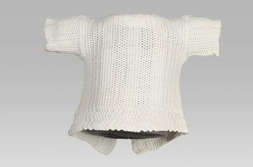 Borstrokje van wit katoenen tricot met verticaal streepeffekt