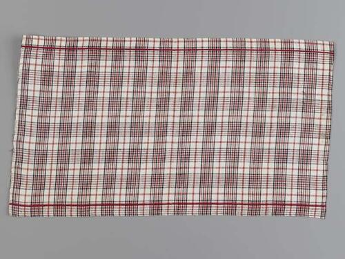 Hindelooper borstlap of foarpeldook van wit, rood en blauw bont