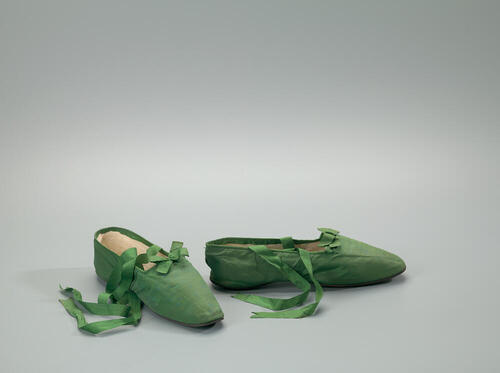 Paar schoenen met striklinten
