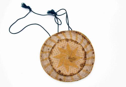 Tasje, tricot en ajour gebreid met sterornament van kraaltjes