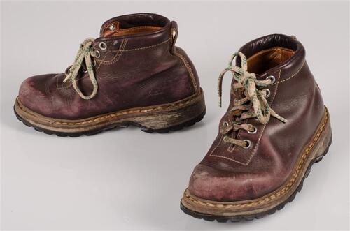 Paar kinderbergschoenen