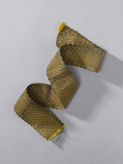 Goudkleurig lint.