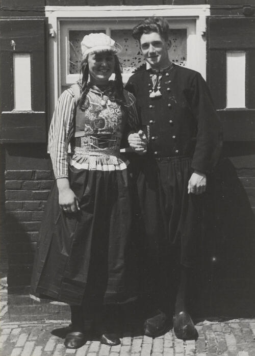 Aadje van Geel en Cornelis Kes, Marken, 1943