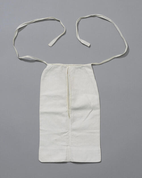 Witte katoenen zijzak, Noord-Beveland, voor 1951