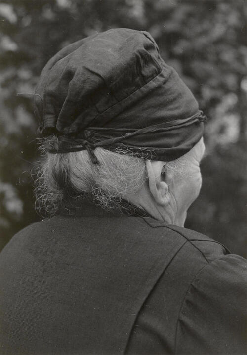 Kee van Eekelen uit De Kladde in West-Brabantse dracht, 1956