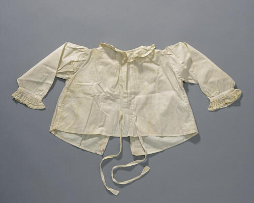 Nachtjakje voor klein meisje, Rossum (Bommelerwaard), voor 1920