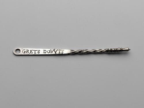 Rijgnaald van Grets Douves