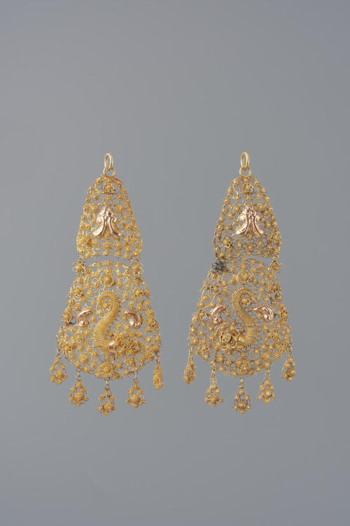 Paar gouden oorijzerhangers, Zuid-Holland, circa 1860