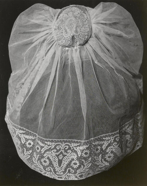 Mevrouw Keur uit Scherpenisse in Thoolse dracht, 1955