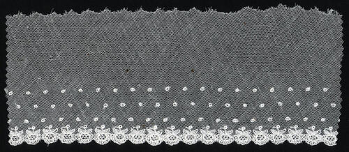 Fragment machinaal versierde tule