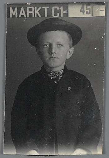 Jongen in Walcherse streekdracht, 1897–1904