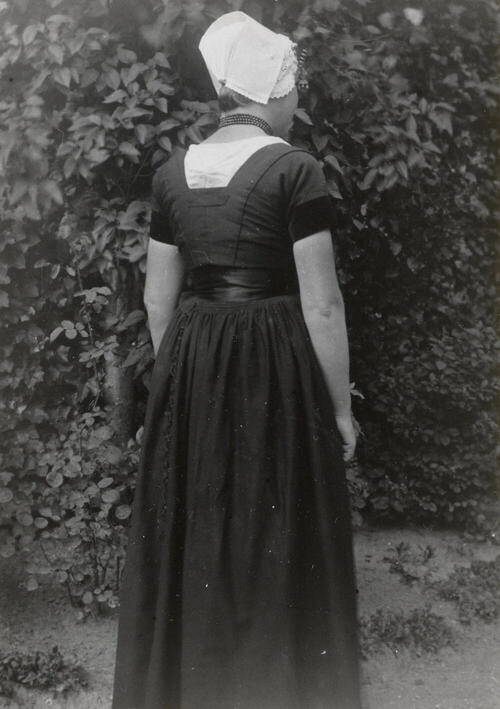 Vrouw in Walcherse dracht, 1913–1916