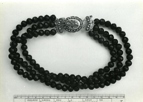 Halssnoer, Laren, 1952