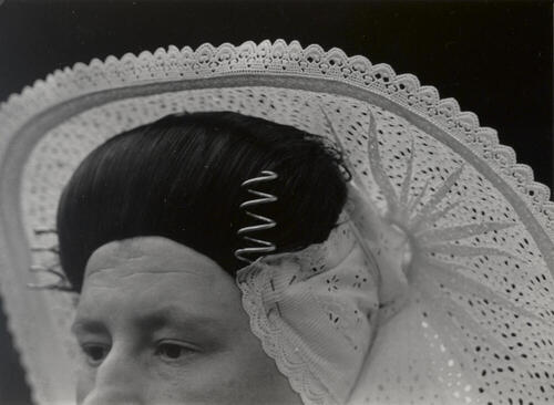 Johanna Martina Polderdijk-Brasser in Nieuwlandse dracht, 1950