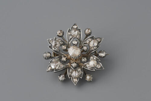 Broche gemaakt van een Noord-Hollandse kapspeld, 1814–1906