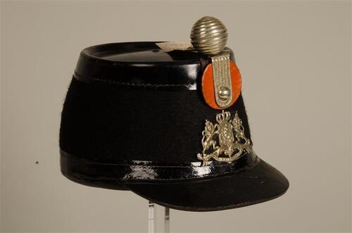 Sjako van een tamboer van de infanterie van de Utrechtse schutterij behorend bij ensemble