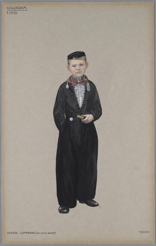 Jongen tijdens Eerste Communie, Volendam circa 1915