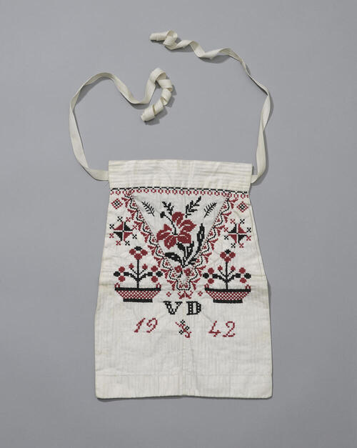 Geborduurde zijzak, 1942