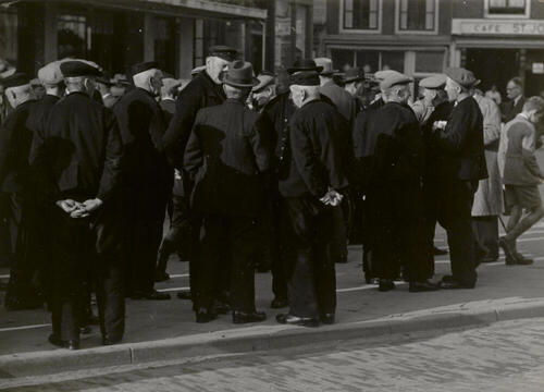 Mannen in Walcherse dracht, Middelburg, 1950
