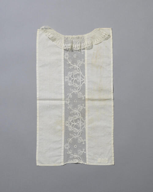 Voorspelder of befje voor baby, Ameland, circa 1910