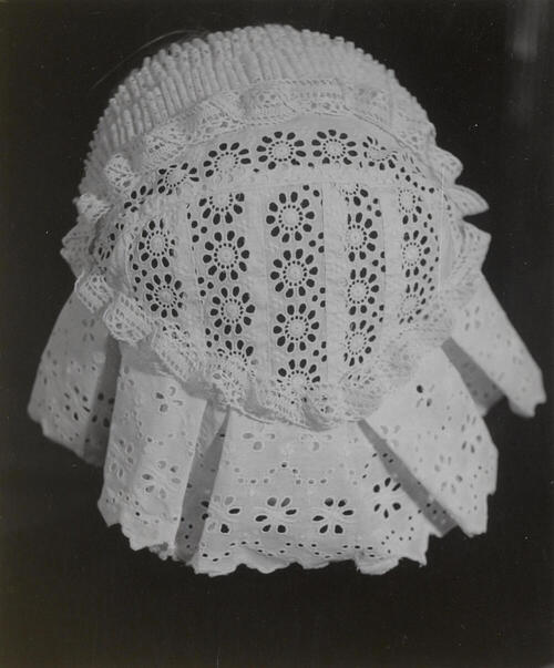 Mevrouw Keur uit Scherpenisse in Thoolse dracht, 1955