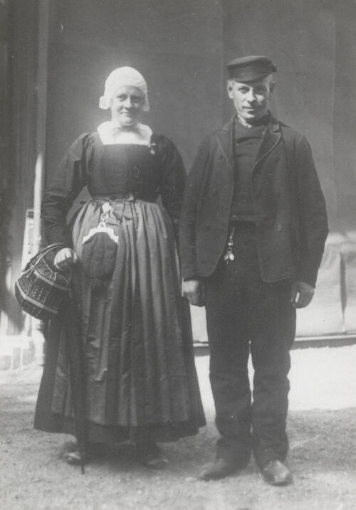 Vrouw en man in streekdracht uit Tonsel, 1913