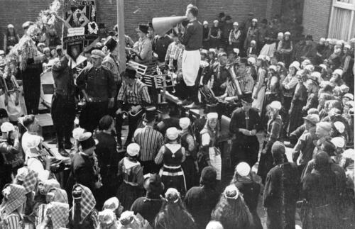 Oranjefeest op Marken, 1945