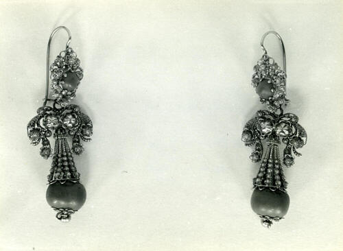 Oorbellen, Eemnes, 1952