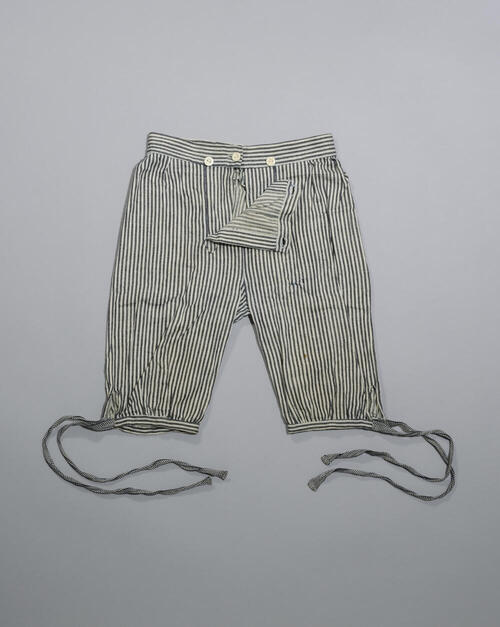 Onderbroek voor een jongen van circa 10 jaar oud, Hindeloopen, voor 1946