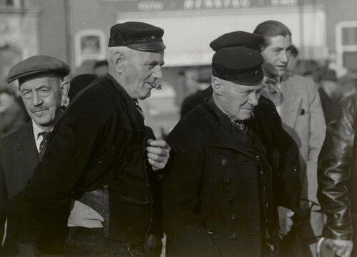 Mannen in Walcherse dracht, Middelburg, 1950