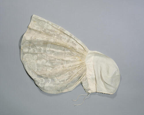 'Duitse muts' met drie stroken kloskant, Friesland, 1775–1800