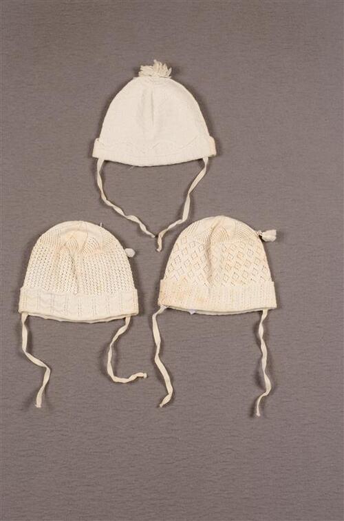 Drie kindermutsjes