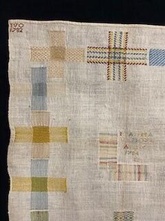 Stoplap. 12 stoppen op wit linnen. Geborduurd met zijde in diverse kleuren: 'Joanna van Oye 1784'…
