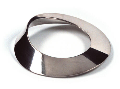 Ovale armband met een draai