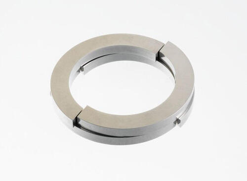 Armband met vier halve cirkels en drie scharnierverbindingen