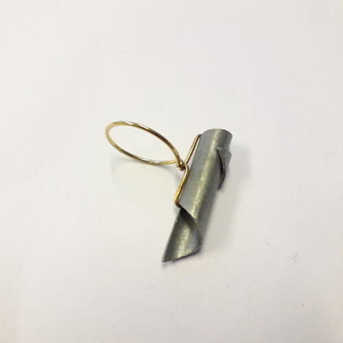 Ring met een rolletje zink